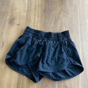 Lululemon Tracker Low-Rise Lined Short 4"